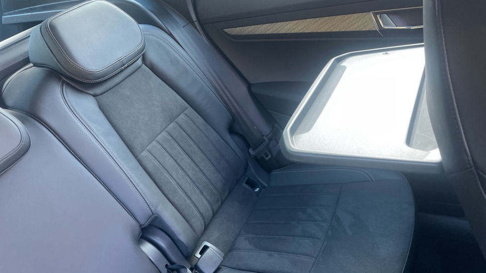 Skoda Karoq 1.5 TSI SE L 5dr DSG Petrol Estate - Image 33
