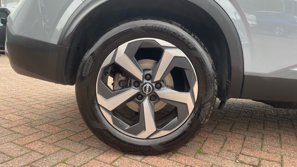 Nissan Qashqai 1.3 DiG-T MH N-Connecta 5dr Petrol Hatchback - Image 7