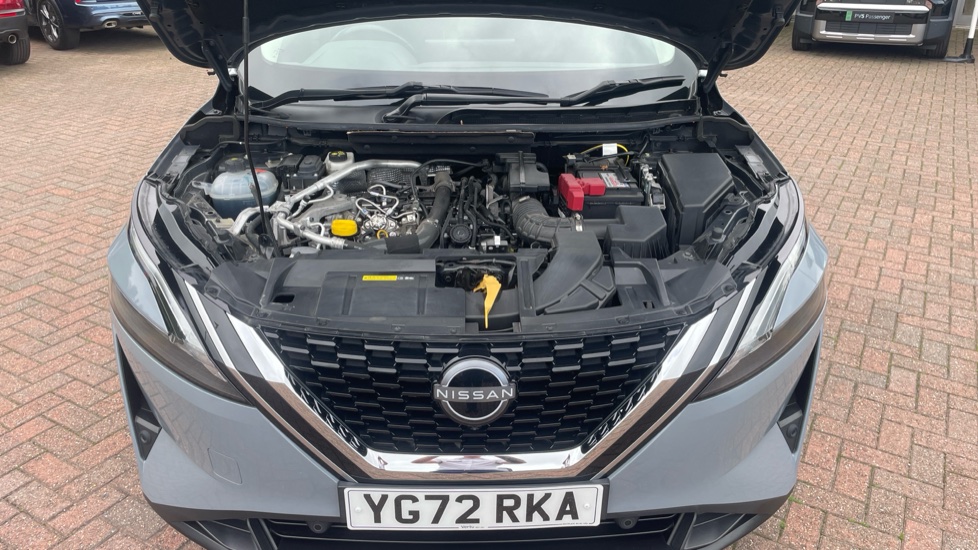 Nissan Qashqai 1.3 DiG-T MH N-Connecta 5dr Petrol Hatchback - Image 8