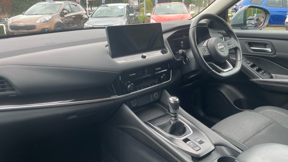 Nissan Qashqai 1.3 DiG-T MH N-Connecta 5dr Petrol Hatchback - Image 9