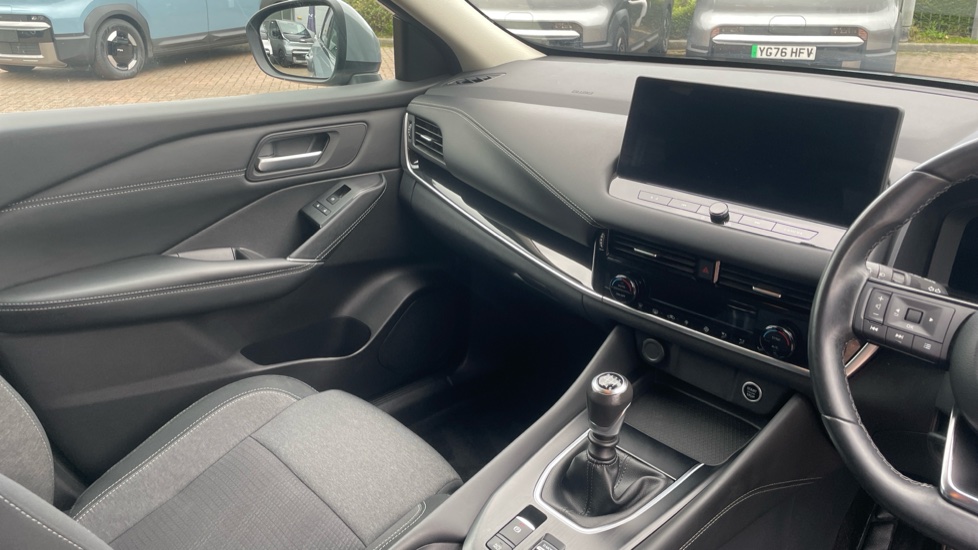 Nissan Qashqai 1.3 DiG-T MH N-Connecta 5dr Petrol Hatchback - Image 14