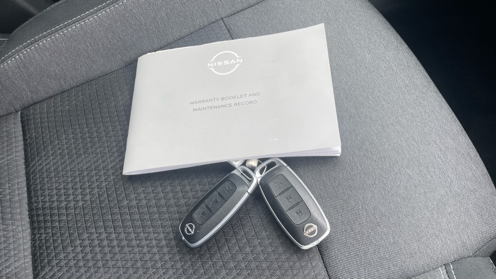Nissan Qashqai 1.3 DiG-T MH N-Connecta 5dr Petrol Hatchback - Image 19