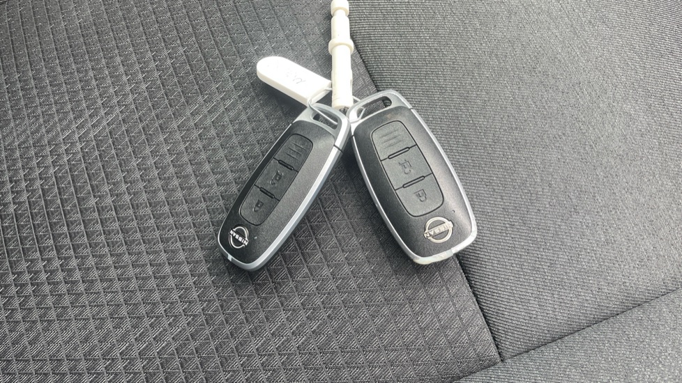 Nissan Qashqai 1.3 DiG-T MH N-Connecta 5dr Petrol Hatchback - Image 20