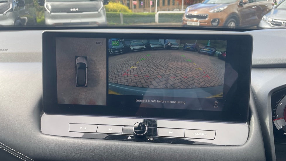 Nissan Qashqai 1.3 DiG-T MH N-Connecta 5dr Petrol Hatchback - Image 29