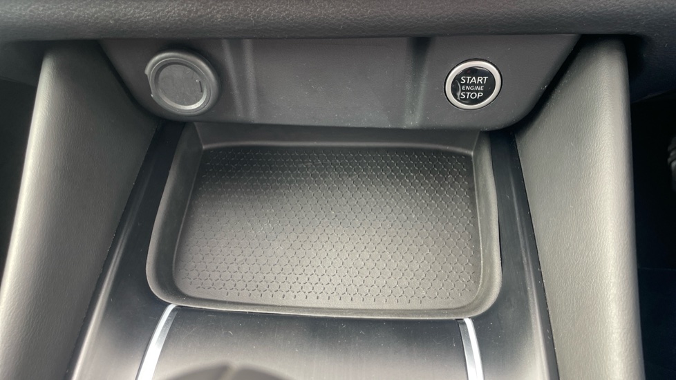 Nissan Qashqai 1.3 DiG-T MH N-Connecta 5dr Petrol Hatchback - Image 33