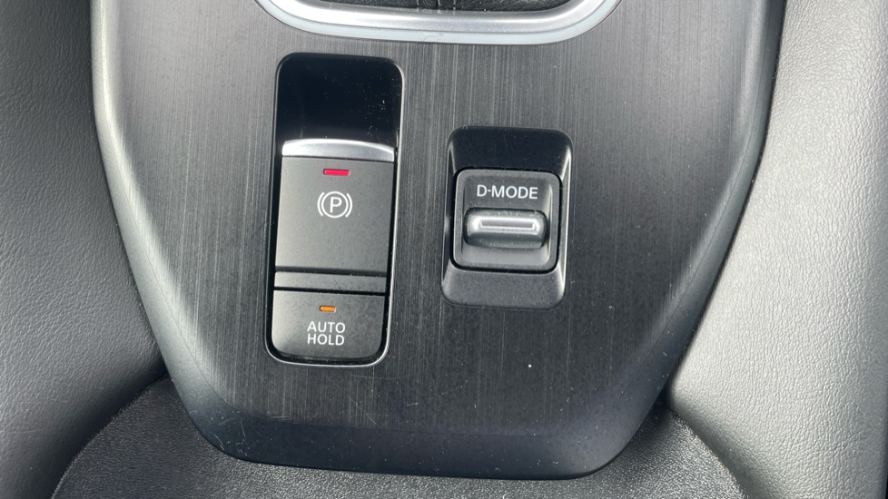 Nissan Qashqai 1.3 DiG-T MH N-Connecta 5dr Petrol Hatchback - Image 35
