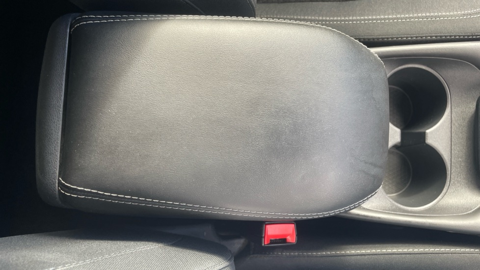Nissan Qashqai 1.3 DiG-T MH N-Connecta 5dr Petrol Hatchback - Image 37