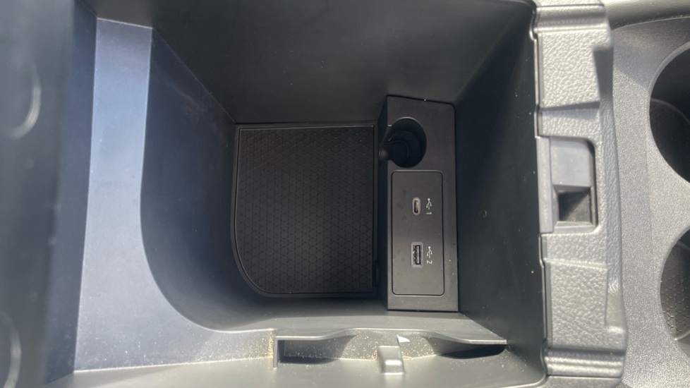 Nissan Qashqai 1.3 DiG-T MH N-Connecta 5dr Petrol Hatchback - Image 39