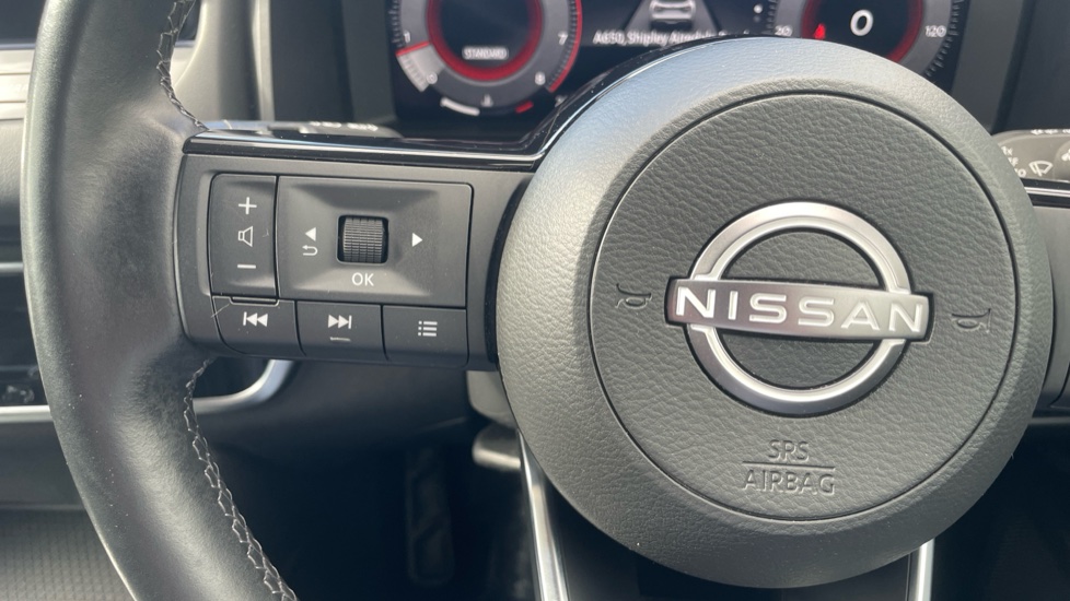 Nissan Qashqai 1.3 DiG-T MH N-Connecta 5dr Petrol Hatchback - Image 42