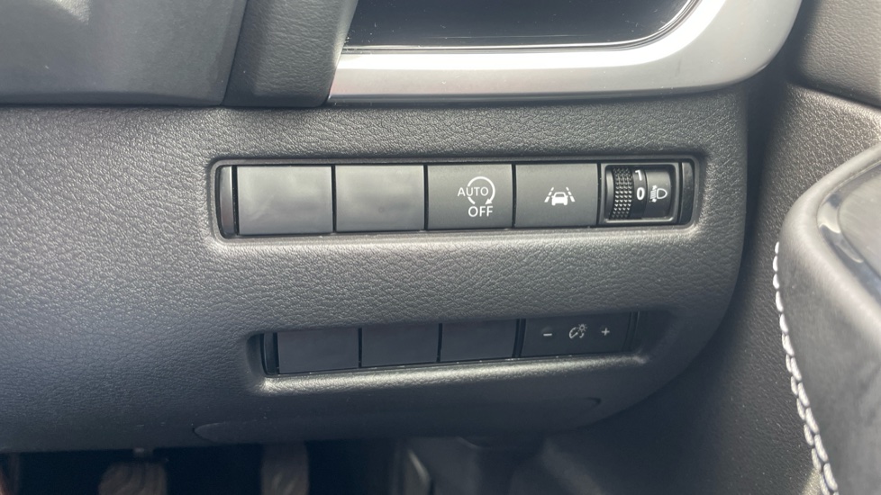 Nissan Qashqai 1.3 DiG-T MH N-Connecta 5dr Petrol Hatchback - Image 44
