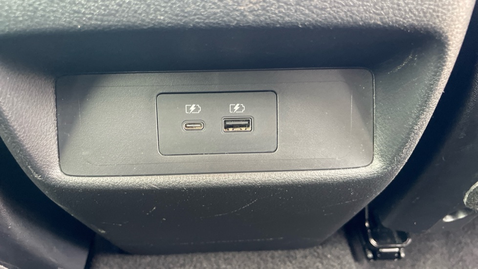 Nissan Qashqai 1.3 DiG-T MH N-Connecta 5dr Petrol Hatchback - Image 48