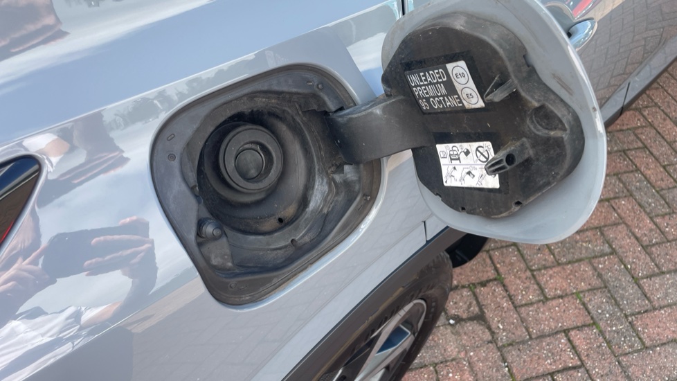 Nissan Qashqai 1.3 DiG-T MH N-Connecta 5dr Petrol Hatchback - Image 55
