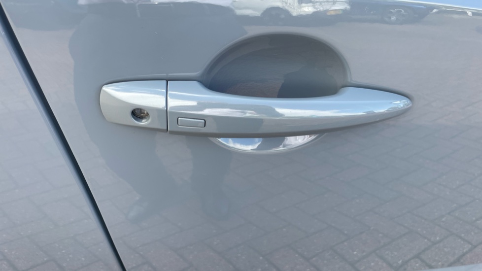Nissan Qashqai 1.3 DiG-T MH N-Connecta 5dr Petrol Hatchback - Image 58