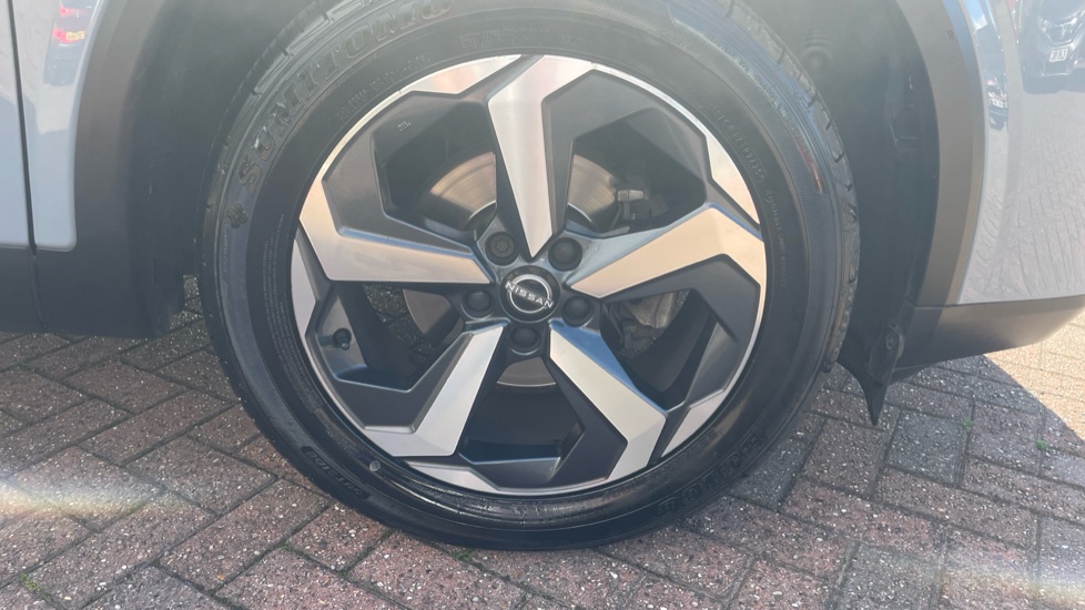 Nissan Qashqai 1.3 DiG-T MH N-Connecta 5dr Petrol Hatchback - Image 61