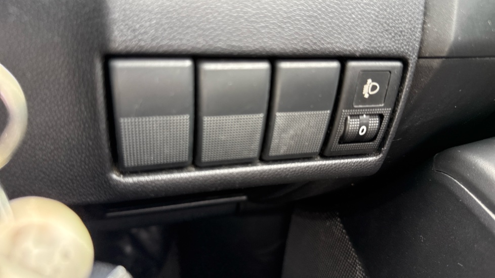 Mazda 5 2.0 Sport Venture Edition 5dr Petrol Estate - Image 25