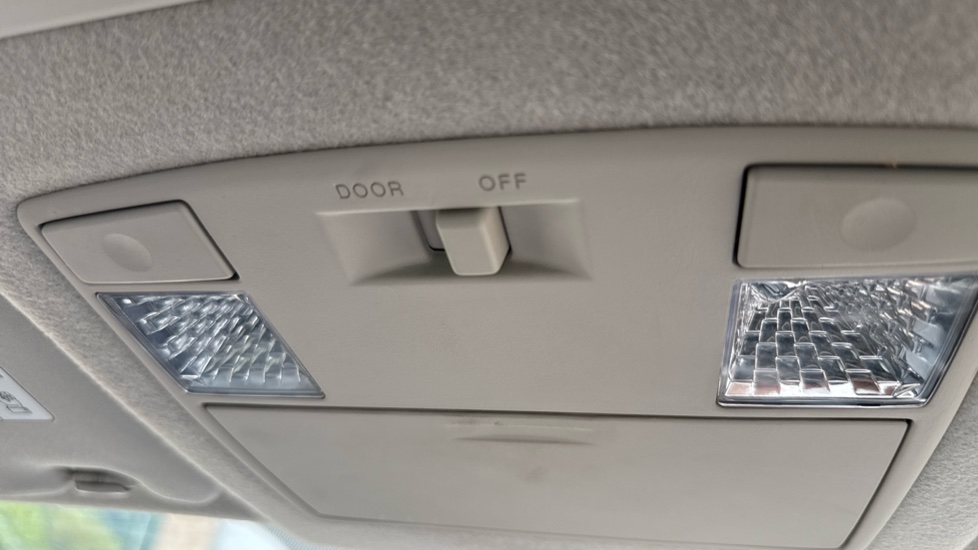 Mazda 5 2.0 Sport Venture Edition 5dr Petrol Estate - Image 30