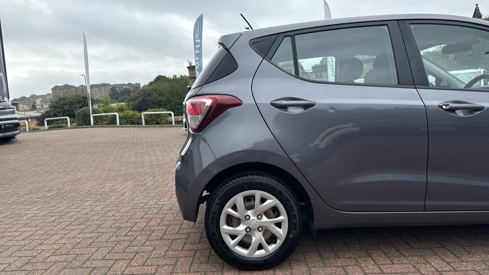 Hyundai i10 1.2 SE 5dr Petrol Hatchback - Image 7