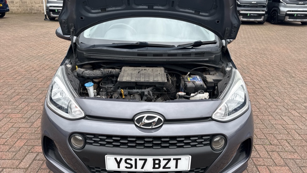 Hyundai i10 1.2 SE 5dr Petrol Hatchback - Image 8