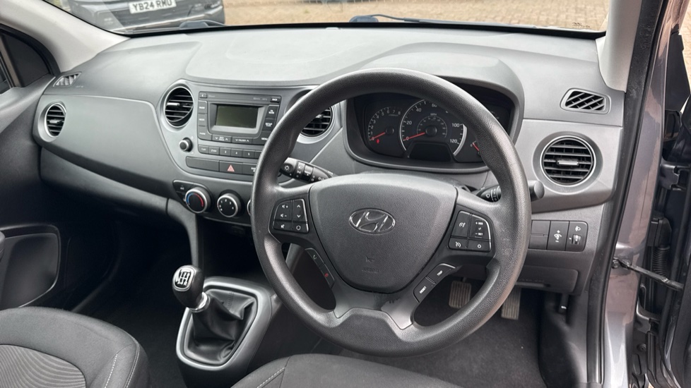 Hyundai i10 1.2 SE 5dr Petrol Hatchback - Image 10