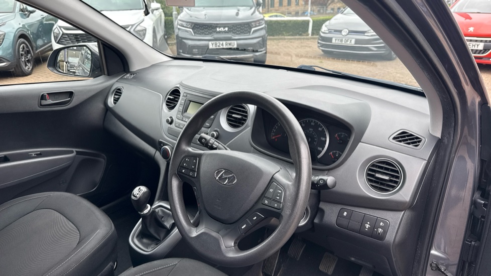 Hyundai i10 1.2 SE 5dr Petrol Hatchback - Image 11