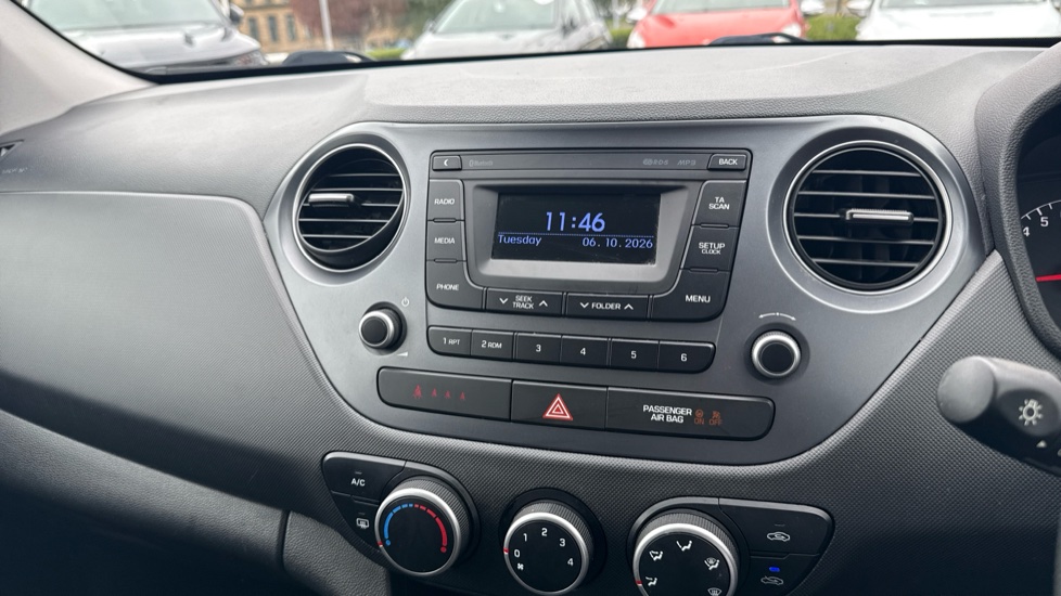 Hyundai i10 1.2 SE 5dr Petrol Hatchback - Image 12