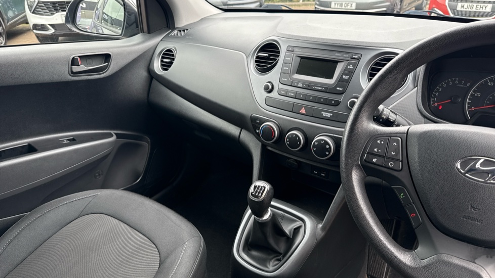 Hyundai i10 1.2 SE 5dr Petrol Hatchback - Image 14