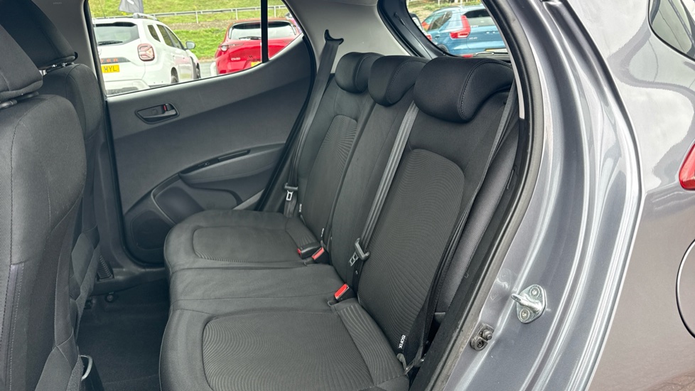 Hyundai i10 1.2 SE 5dr Petrol Hatchback - Image 16