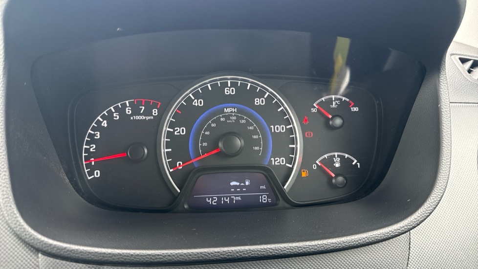 Hyundai i10 1.2 SE 5dr Petrol Hatchback - Image 18