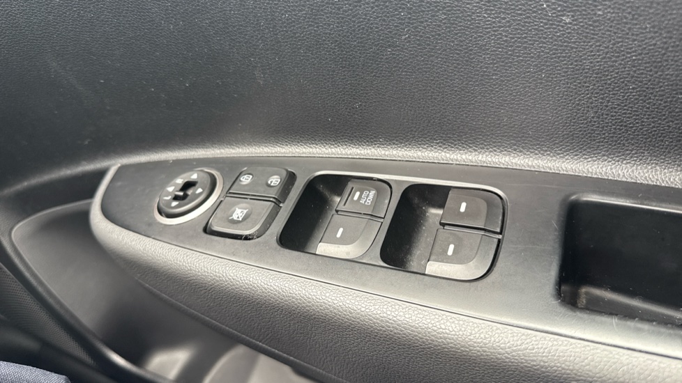 Hyundai i10 1.2 SE 5dr Petrol Hatchback - Image 21