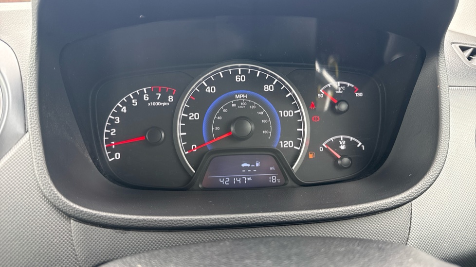 Hyundai i10 1.2 SE 5dr Petrol Hatchback - Image 23