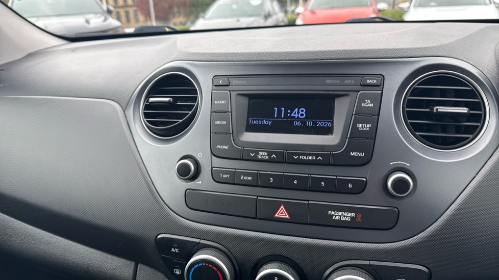 Hyundai i10 1.2 SE 5dr Petrol Hatchback - Image 24