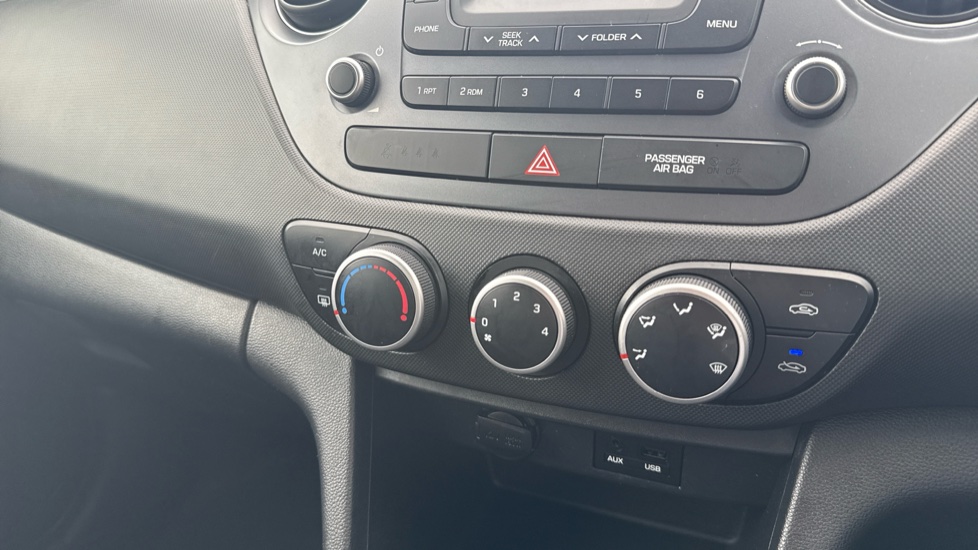 Hyundai i10 1.2 SE 5dr Petrol Hatchback - Image 28