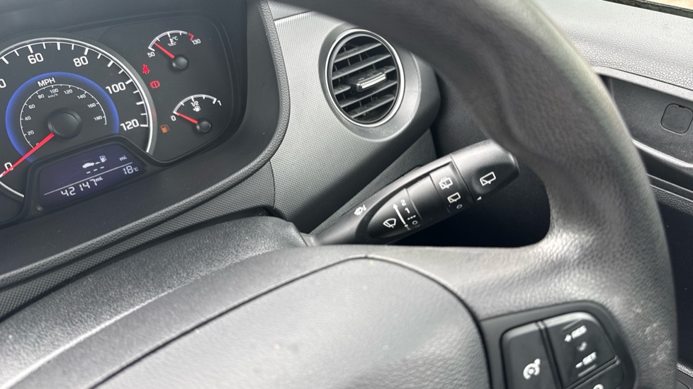 Hyundai i10 1.2 SE 5dr Petrol Hatchback - Image 29