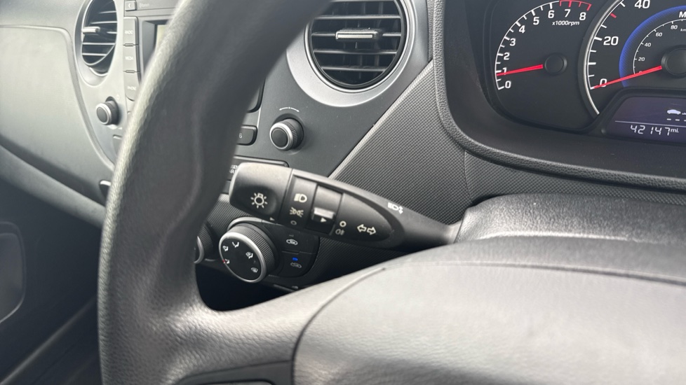 Hyundai i10 1.2 SE 5dr Petrol Hatchback - Image 30