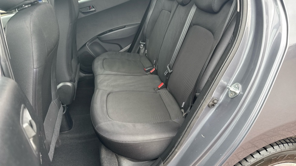 Hyundai i10 1.2 SE 5dr Petrol Hatchback - Image 38