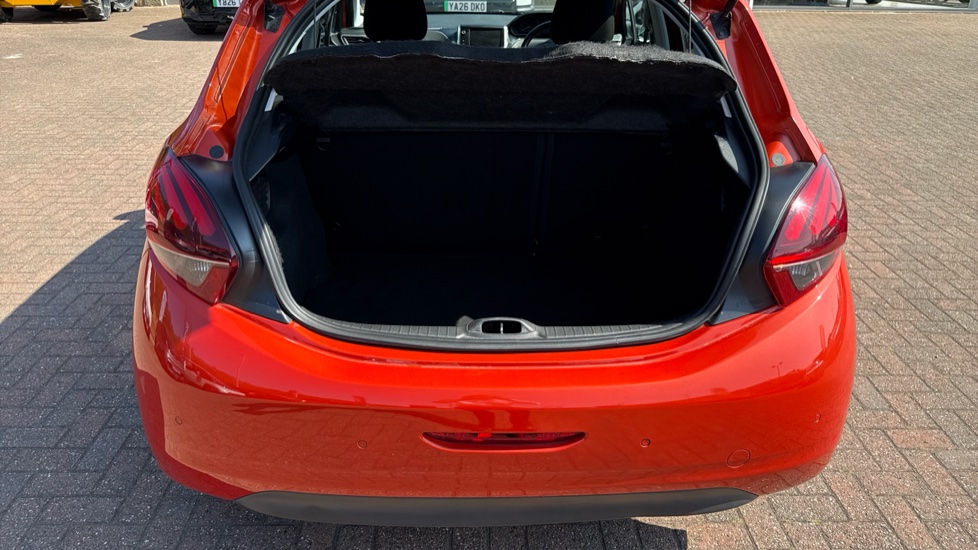 Peugeot 208 1.2 PureTech 82 Allure 5dr Petrol Hatchback - Image 4