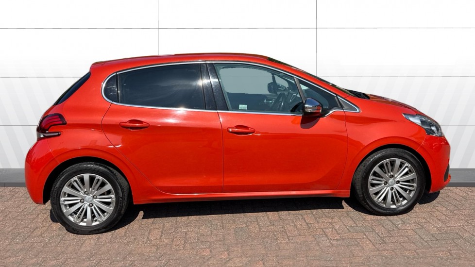 Peugeot 208 1.2 PureTech 82 Allure 5dr Petrol Hatchback - Image 5