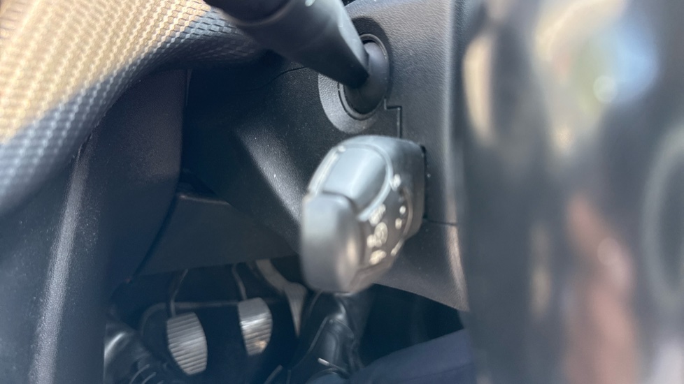 Peugeot 208 1.2 PureTech 82 Allure 5dr Petrol Hatchback - Image 24