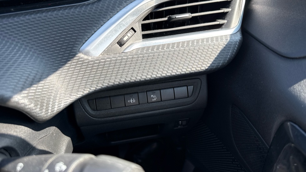 Peugeot 208 1.2 PureTech 82 Allure 5dr Petrol Hatchback - Image 26