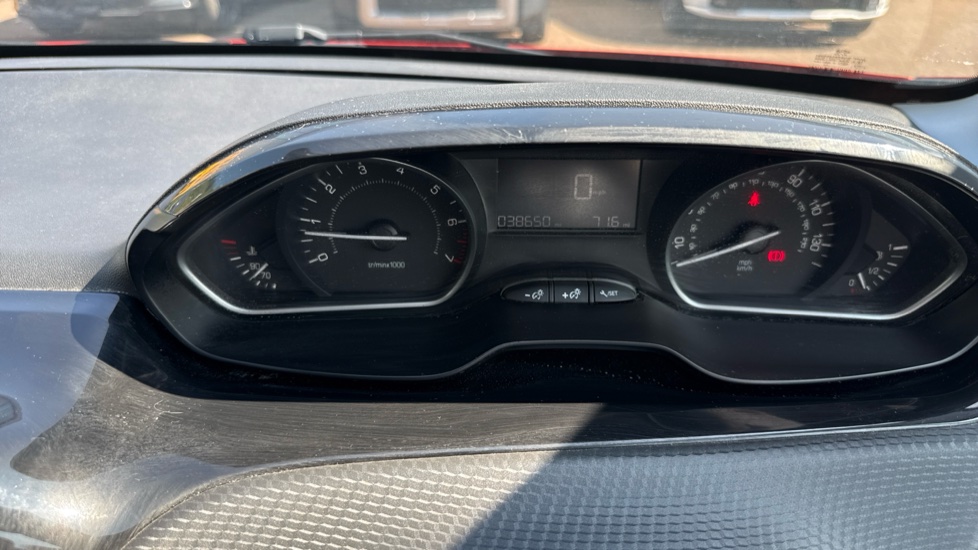 Peugeot 208 1.2 PureTech 82 Allure 5dr Petrol Hatchback - Image 27