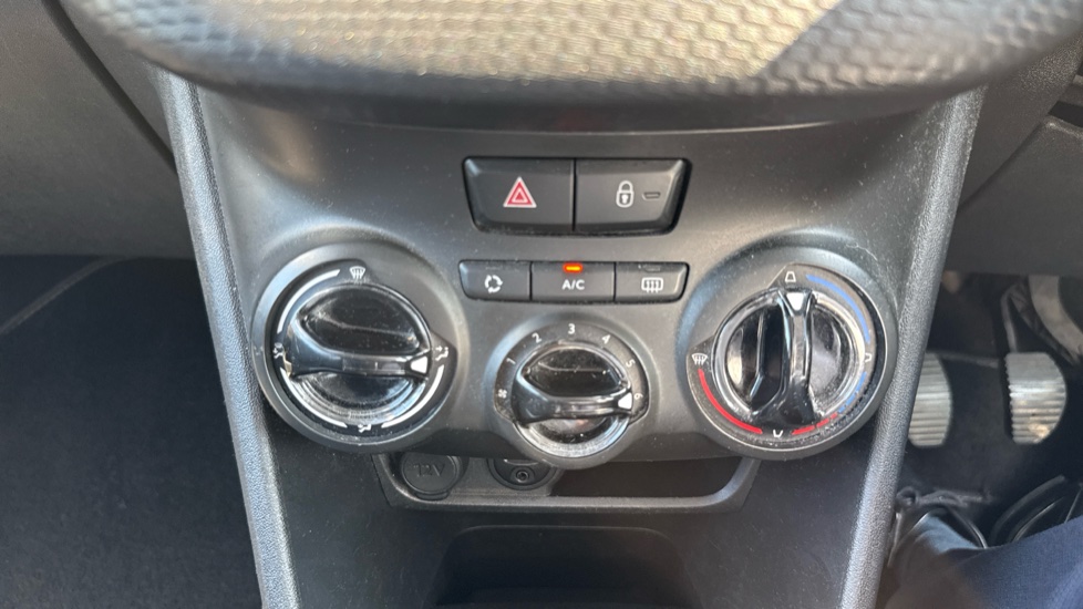 Peugeot 208 1.2 PureTech 82 Allure 5dr Petrol Hatchback - Image 31