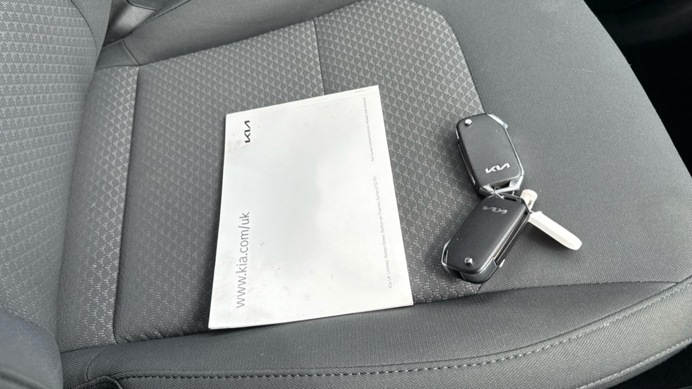 Kia Niro 1.6 GDi Hybrid 2 5dr DCT Hybrid Estate - Image 19
