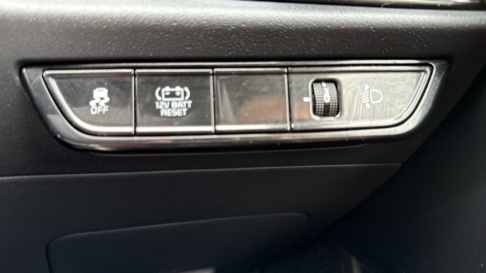 Kia Niro 1.6 GDi Hybrid 2 5dr DCT Hybrid Estate - Image 26