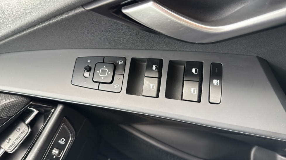 Kia Niro 1.6 GDi Hybrid 2 5dr DCT Hybrid Estate - Image 27