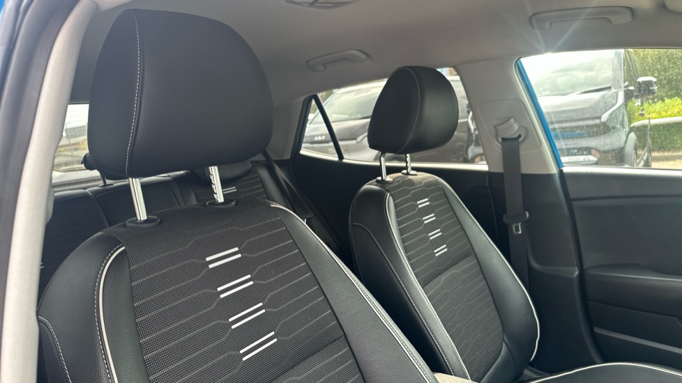 Kia Stonic 1.0T GDi 48V GT-Line S 5dr DCT Petrol Estate - Image 15