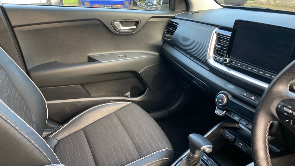 Kia Stonic 1.0T GDi 48V GT-Line S 5dr DCT Petrol Estate - Image 14