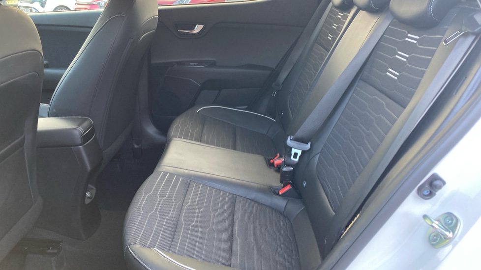 Kia Stonic 1.0T GDi 48V GT-Line S 5dr DCT Petrol Estate - Image 16