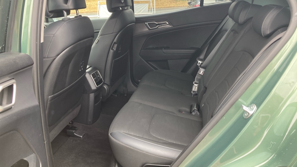 Kia Sportage 1.6T GDi PHEV 3 5dr Auto AWD Estate - Image 16