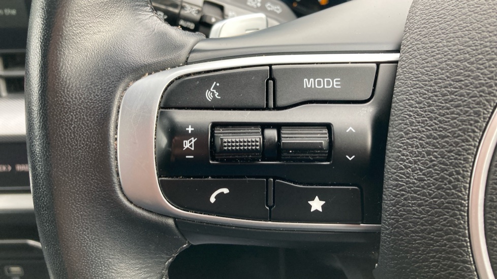 Kia Sportage 1.6T GDi PHEV 3 5dr Auto AWD Estate - Image 29