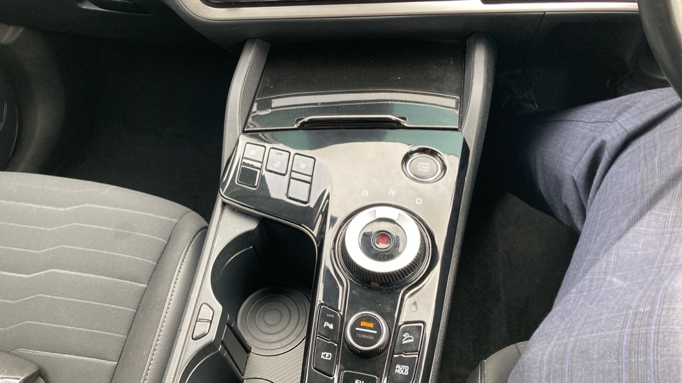 Kia Sportage 1.6T GDi PHEV 3 5dr Auto AWD Estate - Image 33